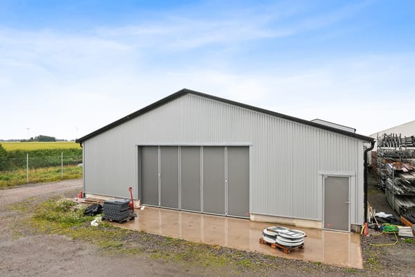 Gård – Vara, Vara