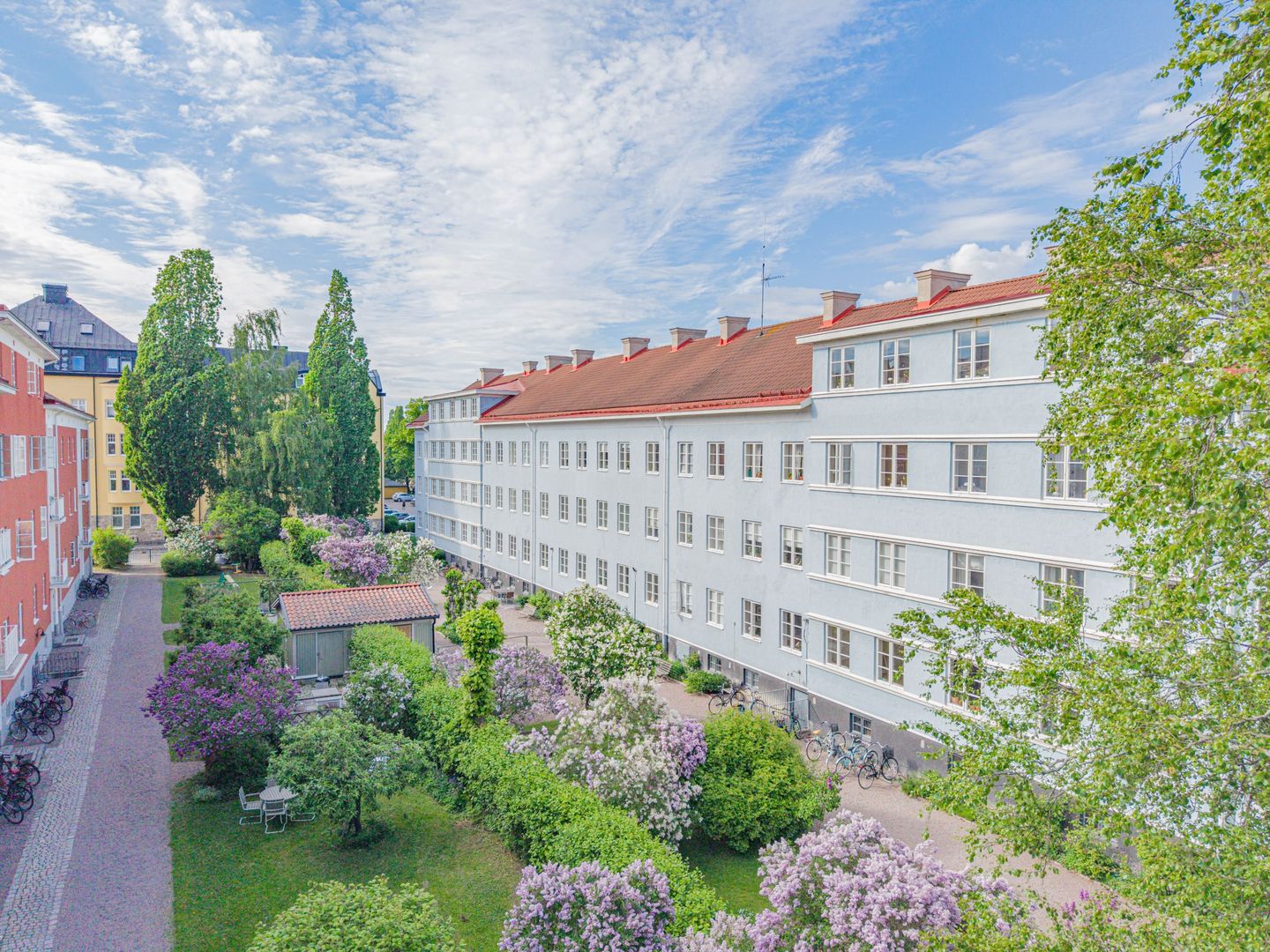 Det vackra blå huset sett från innergården